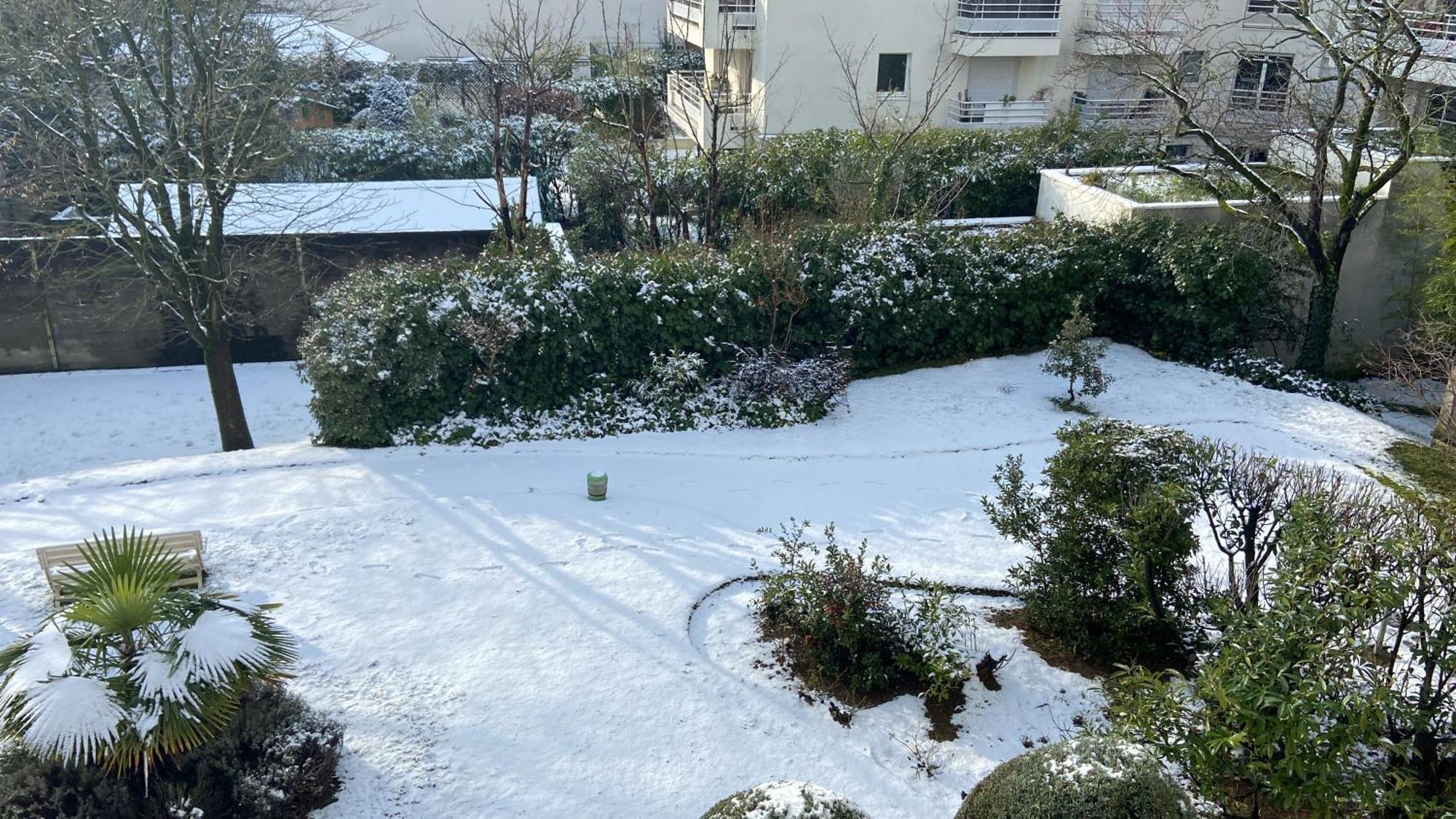 Joli Lumineux Apartment Suresnes